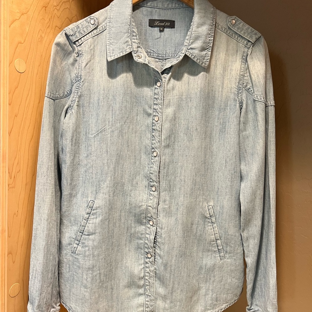 Level 99  M, long sleeve, snap front, denim blouse